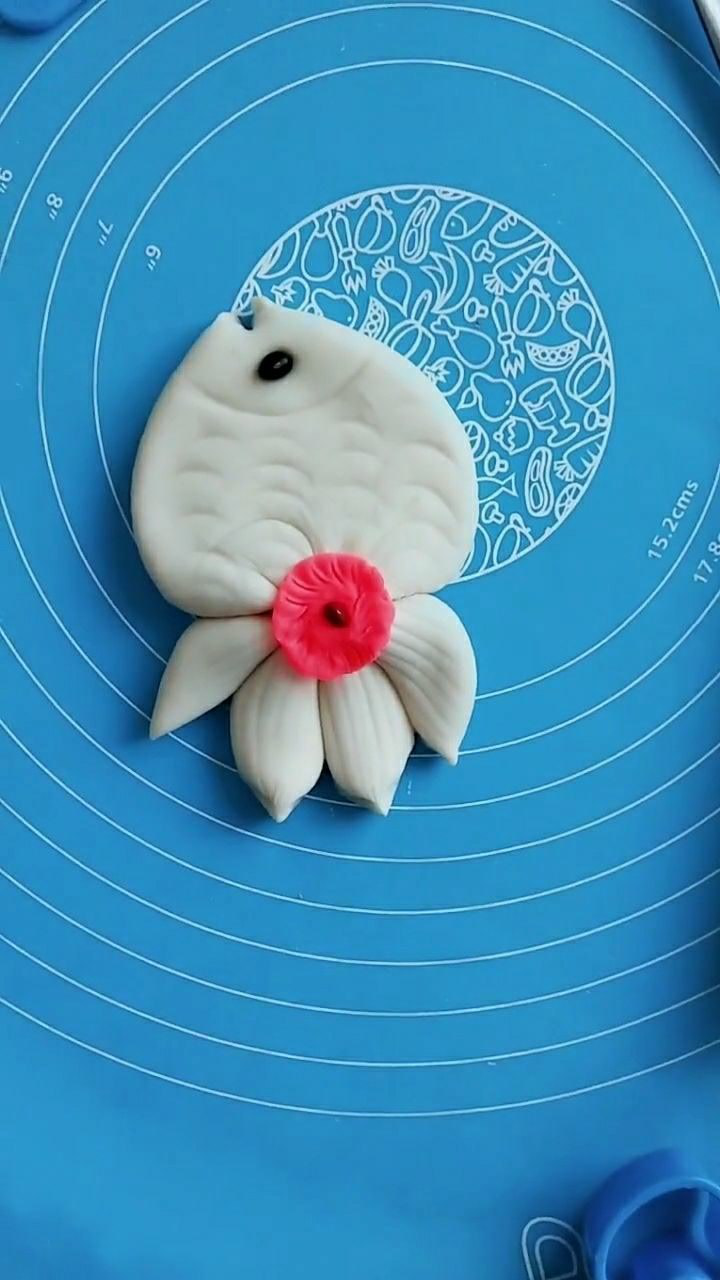 这是用面点做的一条鱼看着特别的可爱