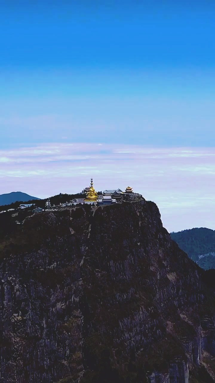去峨眉山玩大概多少钱(先去乐山大佛还是峨眉山)