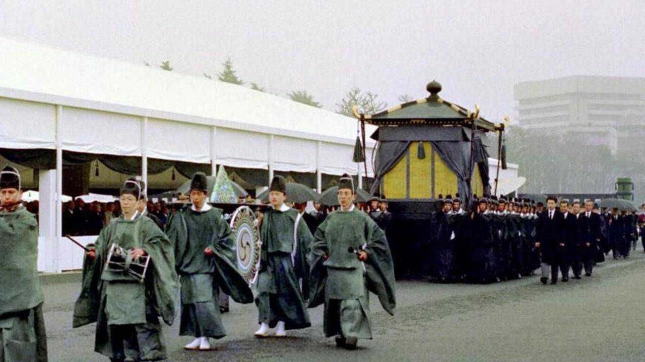 日本裕仁天皇去世日方希望中国能参加葬礼我们只有4字送上