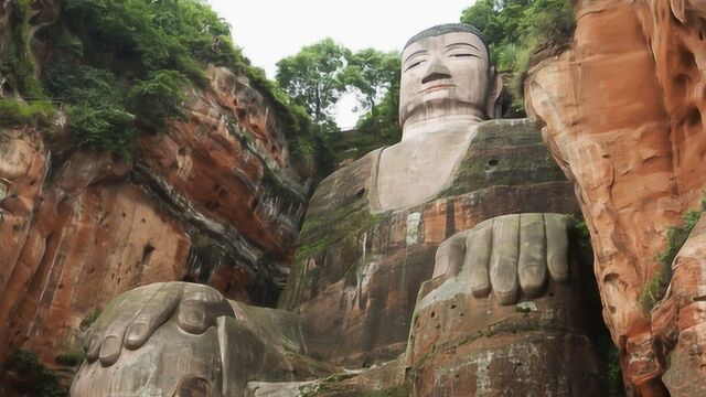 四川惊现乐山大佛流泪闭眼!竟然在不同时期出现三次,震撼人心!