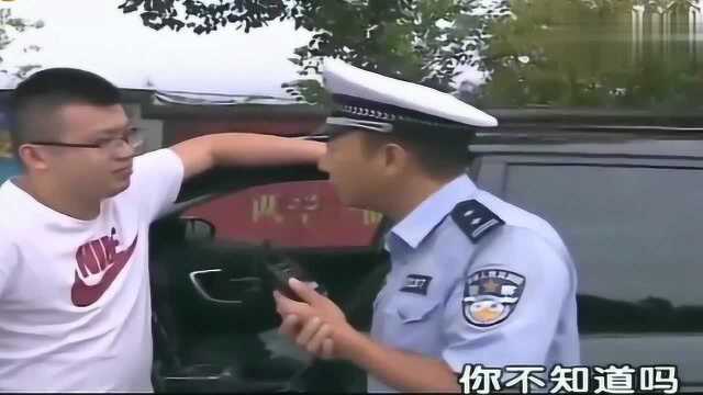 段子手交警:没行驶证没驾驶证,还质疑交警,小伙子厉害了