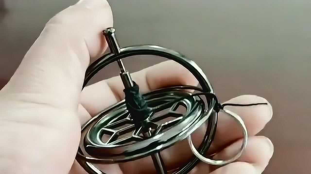 牙签上的旋转陀螺,看完是不是很惊奇?你小时候玩过这个东西吗?
