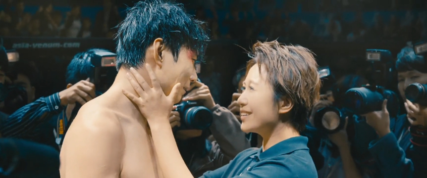 羞羞的铁拳:马丽和艾伦接吻,意外换回各自身体,俩人激动相拥