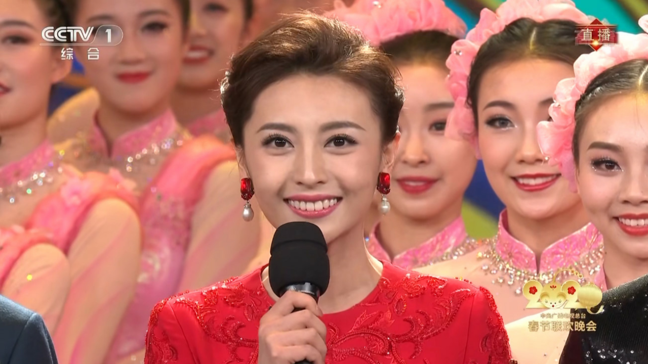 春晚主持天团|为什么首次主持春晚,对张舒越来说是场噩梦?