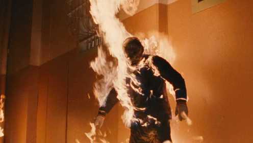 恐怖片《鬼面公仆2》，杰森同时代，不出名却很经典的杀人魔！面目狰狞的杀手，即使全身着火也不痛，再次展开复仇！