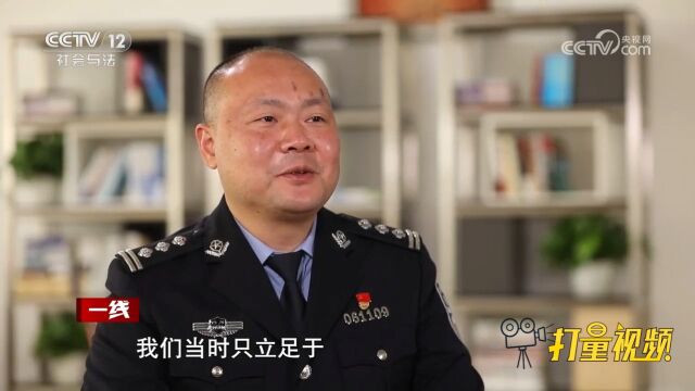 流动书摊售卖盗版图书,警方发现背后有个层级分明的犯罪团伙