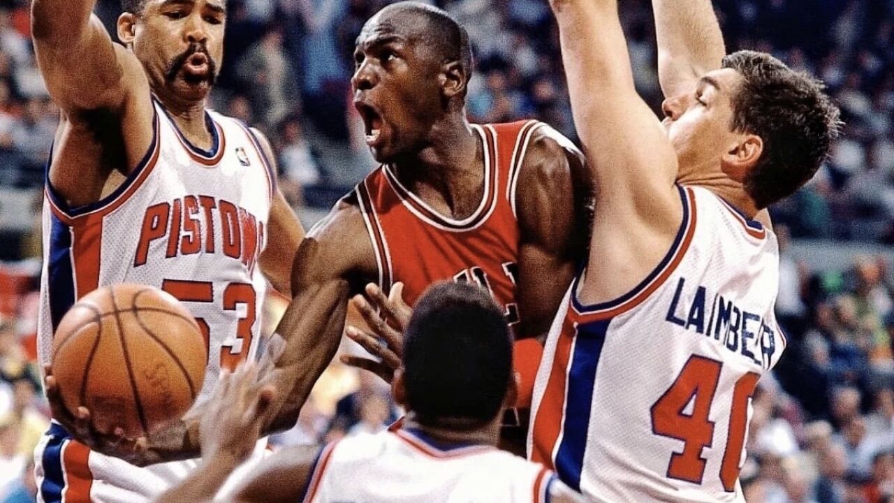 在那个没有恶意犯规的年代!活塞的坏小子军团是如何防守乔丹的?
