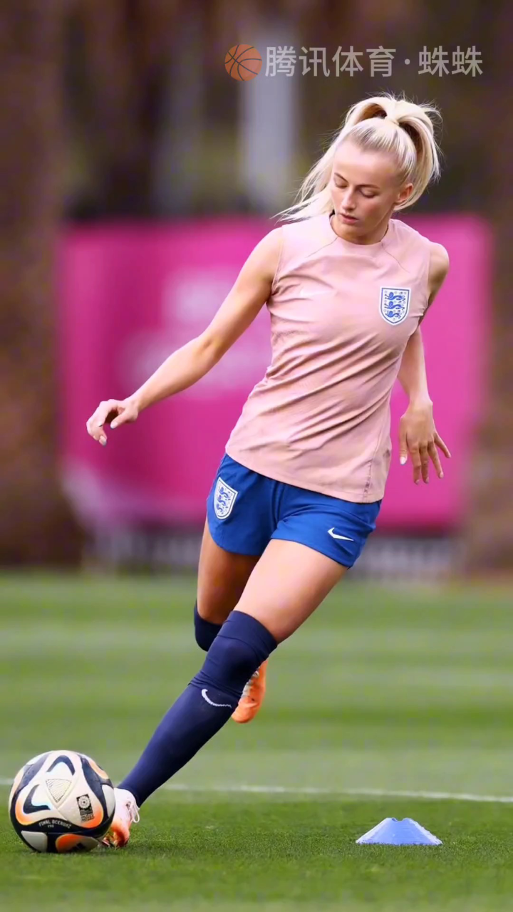 克洛伊凯莉真是美呀!