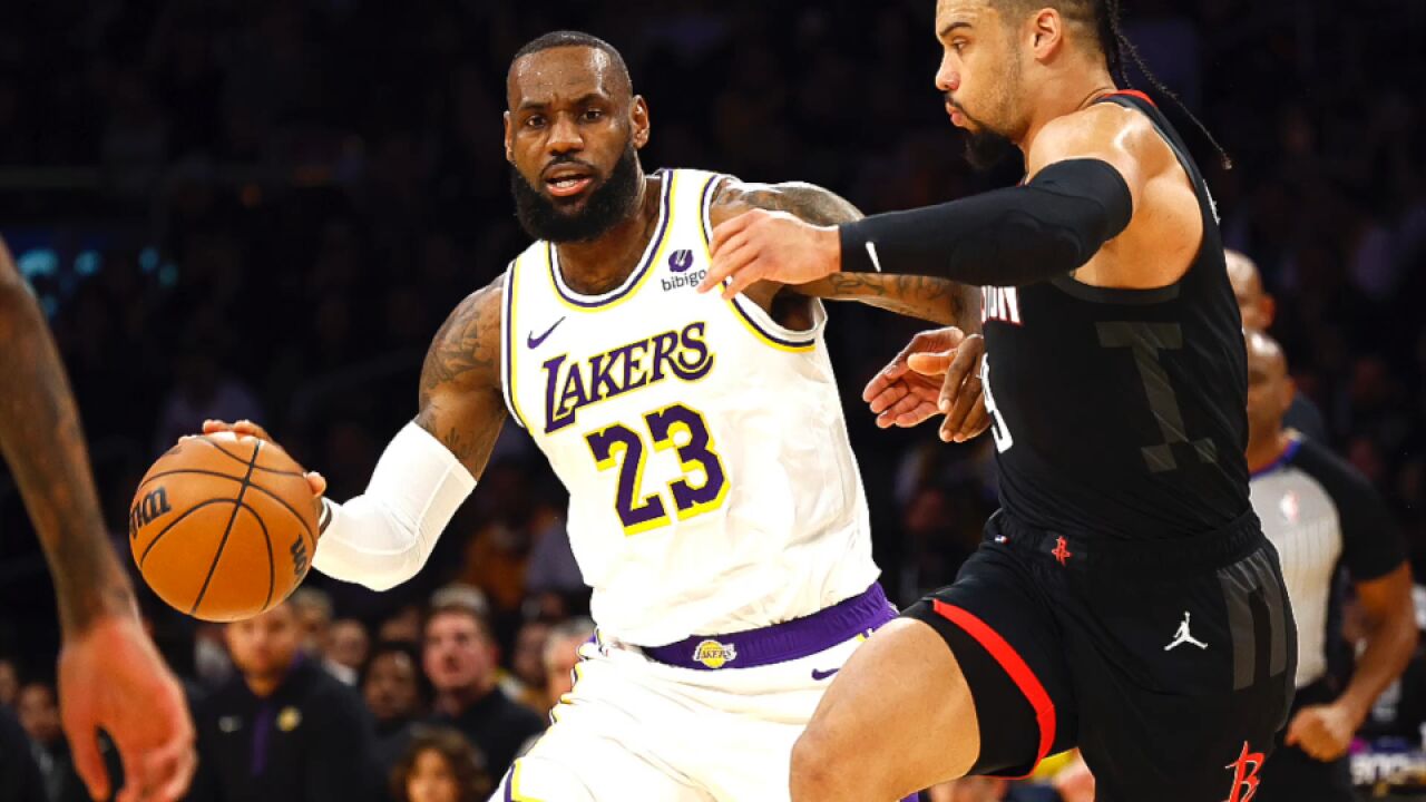 湖人火箭五佳球:詹姆斯转体360 妙传浓眉里夫斯暴扣