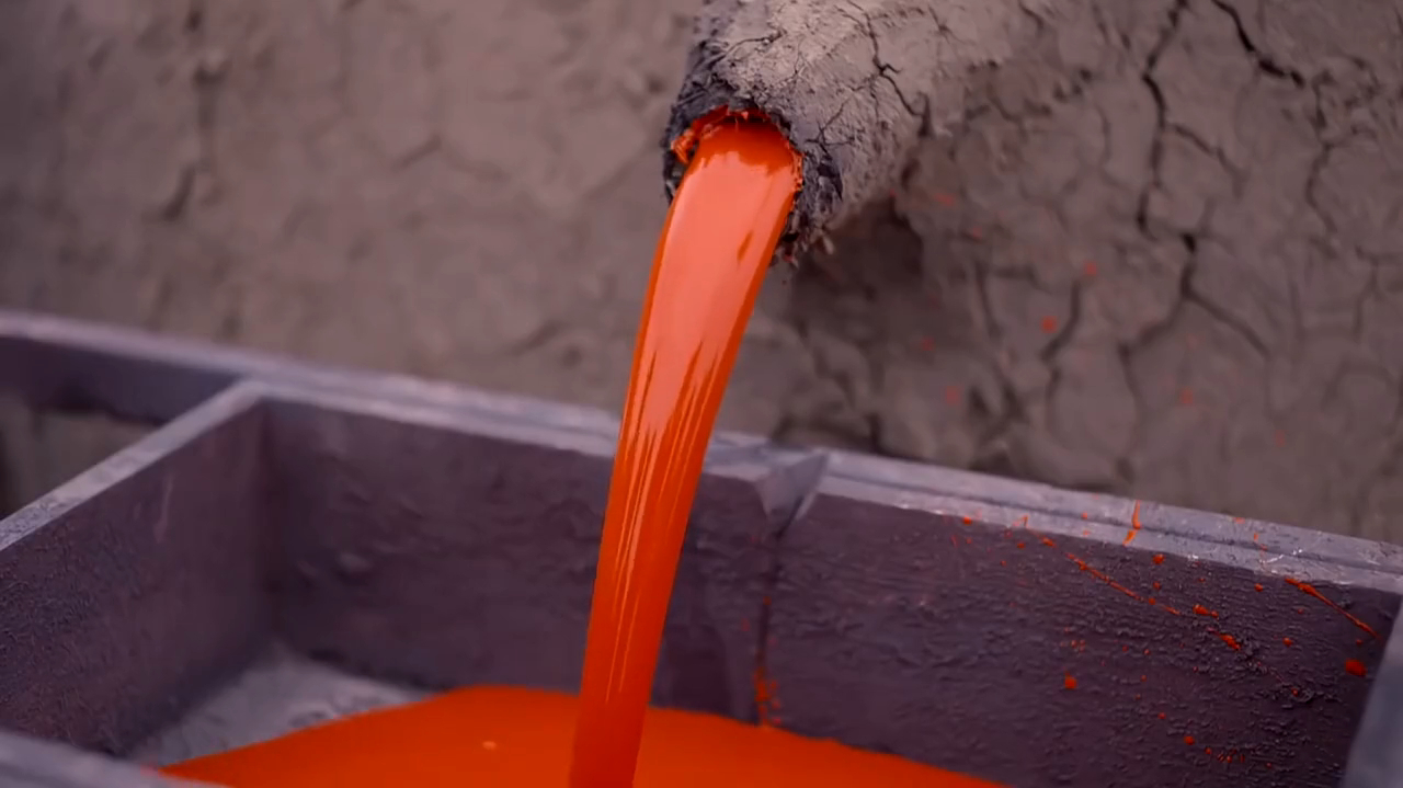 老农民:牛大胆开炉炼铁,锅炉流出铁水,书记一看,颜色不对啊