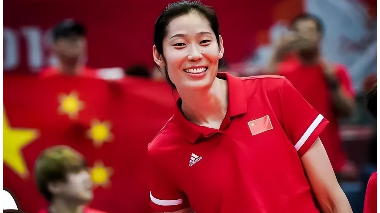 朱婷官宣回归女排后! 央视报喜盛赞,名记:丰富球队技战术打法