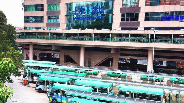 上水广场,香港大型商场之一,公交车和天桥也成了这里一大特色