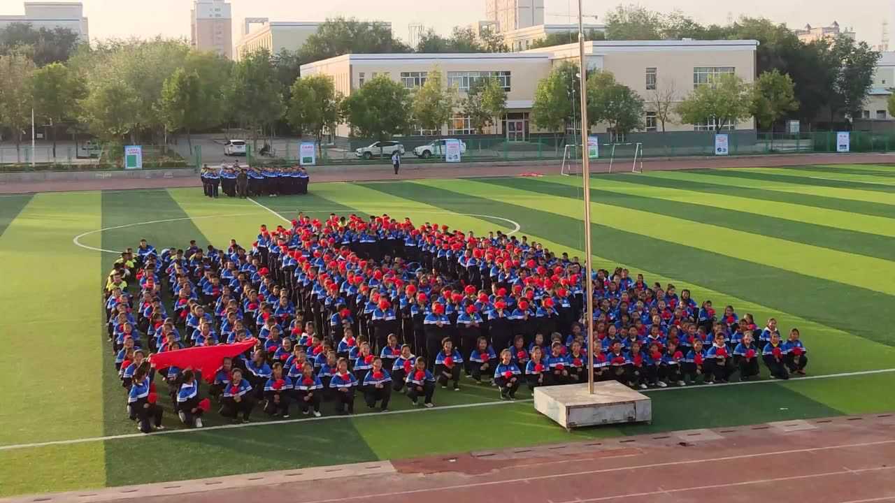 呼图壁县第四中学献礼70年方队变换表演