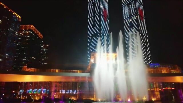 贵阳花果园音乐喷泉,迷人的双子塔为背景,壮观震撼