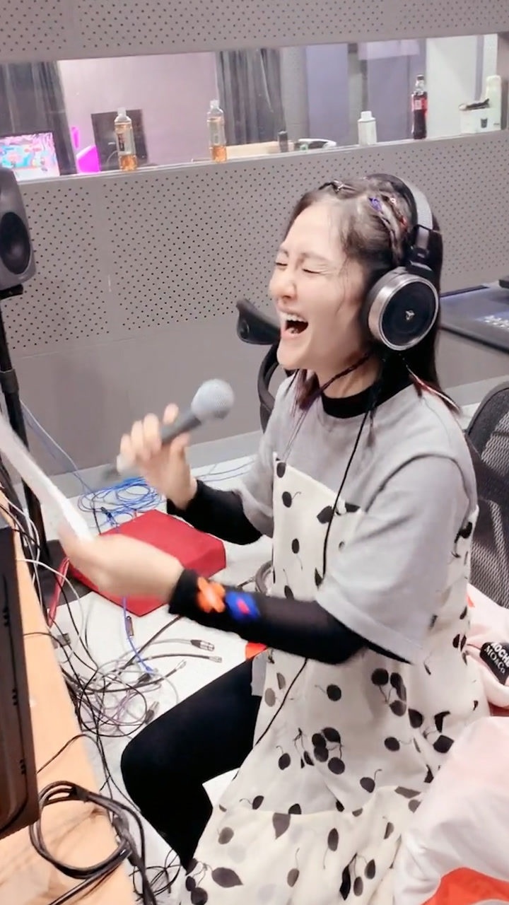 谢娜清唱野狼disco带着导演一起笑场哈哈哈