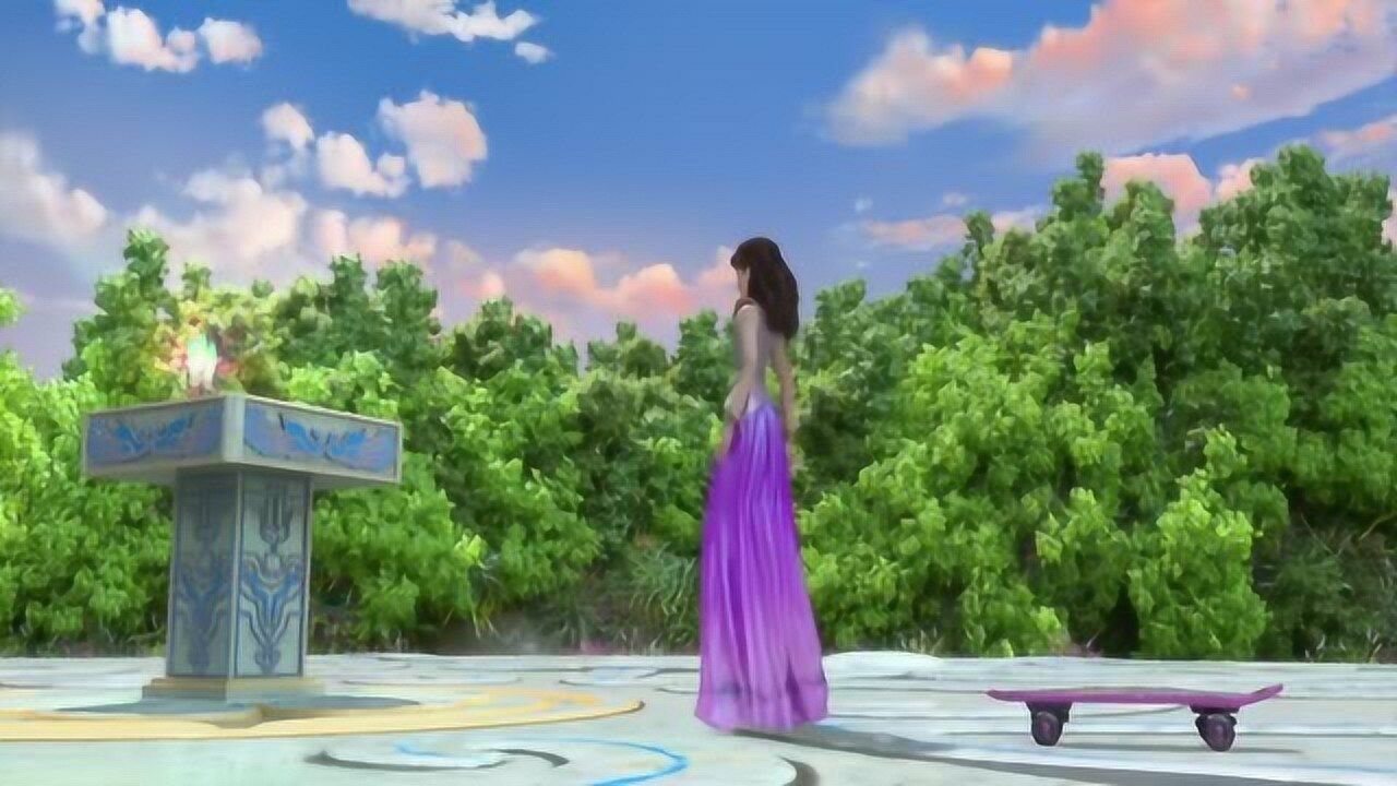 两个俏公主:王妃跟鹰王一起,不料红玲趁鹰王不注意拿走圣羽