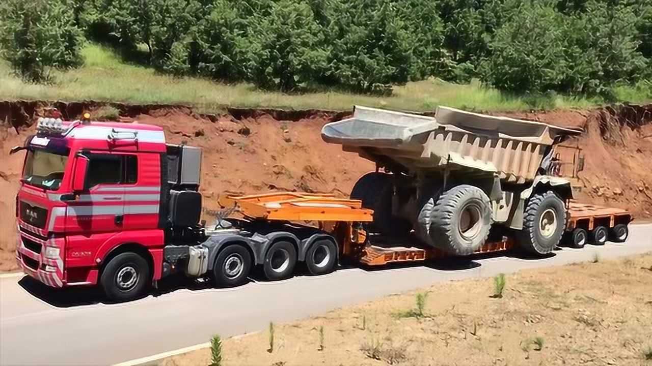 超大型自卸车上拖车师傅技术真烂如果在国内早被赶下车了