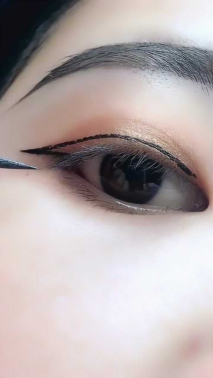 内双的妹子这样画眼线,不会画的进来看看,瞬间变大眼