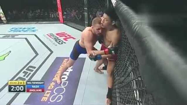 ufc:对手力量很强大横蛮又有效,不知李景亮该怎么办