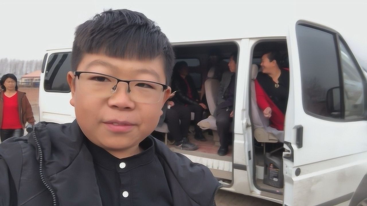 农村小飞阳10多口人18个菜乔迁之喜燎锅底是大事真热闹