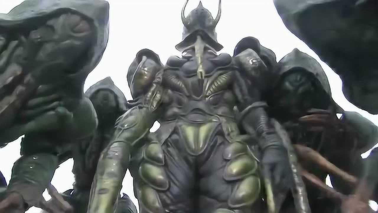 假面骑士甲斗王所有昆虫仪都装了暴走装置开启后就会疯狂的屠杀异虫