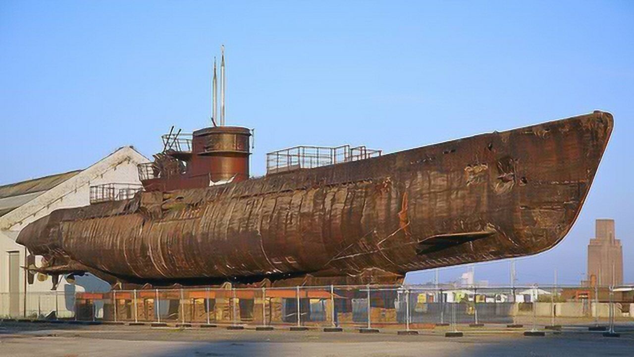 德军王牌u型潜艇打捞出水后:在海底沉睡48年,残骸依旧完整