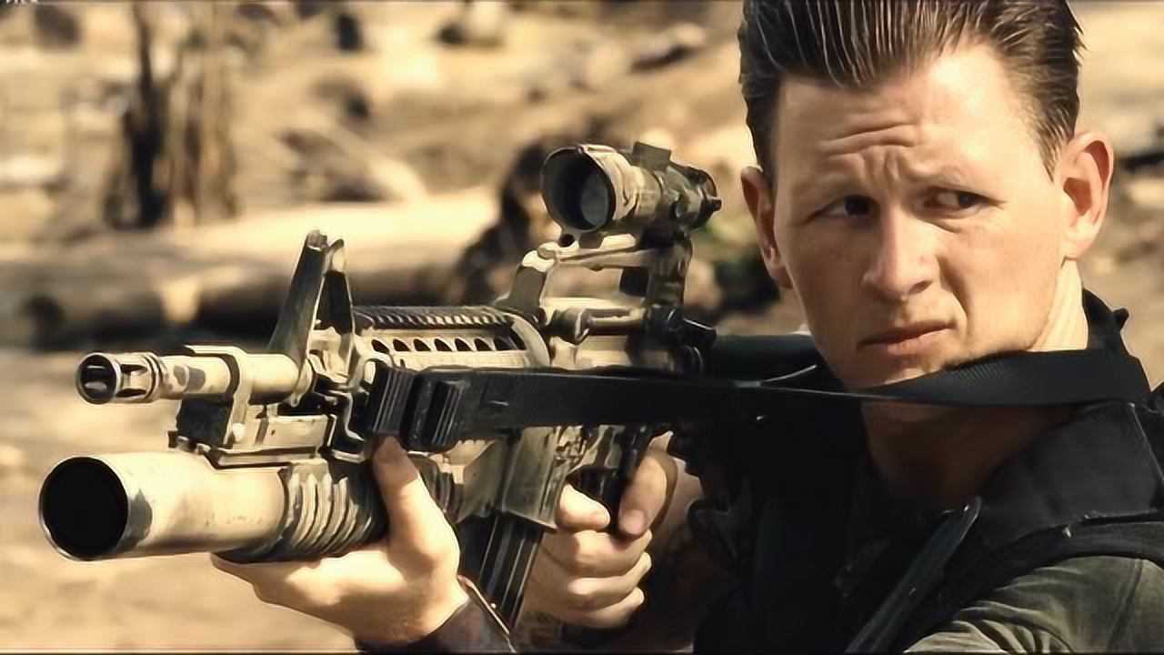 第一滴血:兰博举起手中的弓箭,嚣张的雇佣军被吓得不敢多说一句