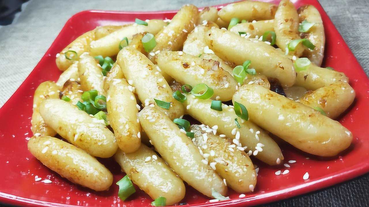 2个土豆1碗淀粉,不加水不加油,三姐教你做出软糯可口的土豆年糕