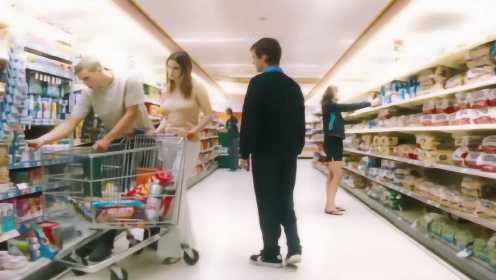 《超市夜未眠》：男子熬夜两周，获得暂停时间的超能力，每天将超市顾客静止