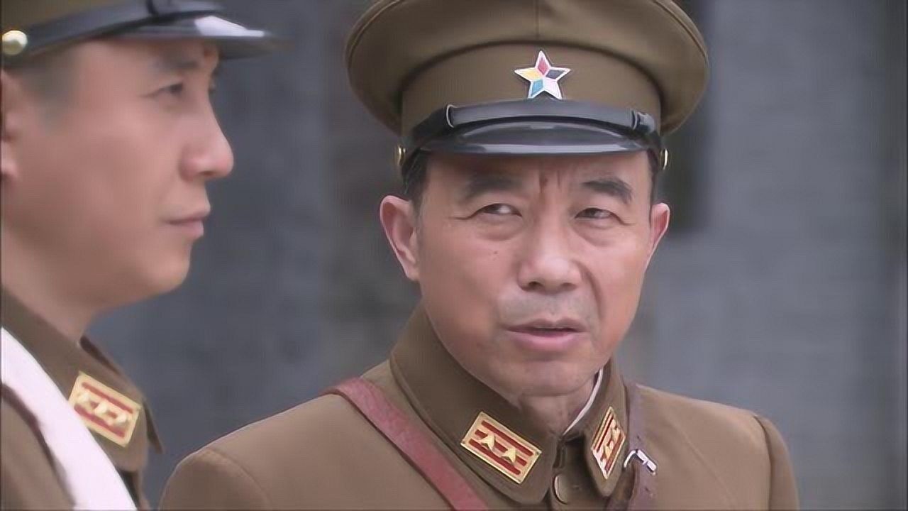 兄弟们上:翠翠他们商量着偷袭日本鬼子的粮仓,小林君和小笠原亲自护送