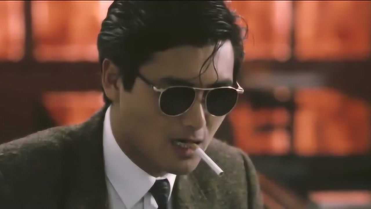 永不过时的周润发经典之作,引领港片新风潮,点烟动作酷炫帅炸!