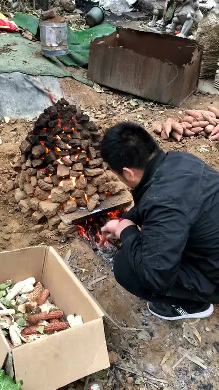 农村这样烤红薯你们见过没有