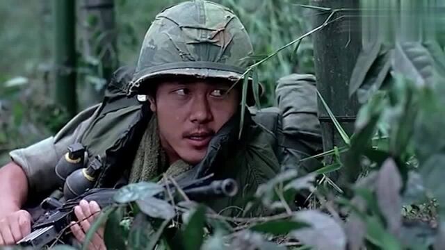 《罗密欧点》小分队刚登上岛,就遭遇敌人突袭,好在队长救场及时