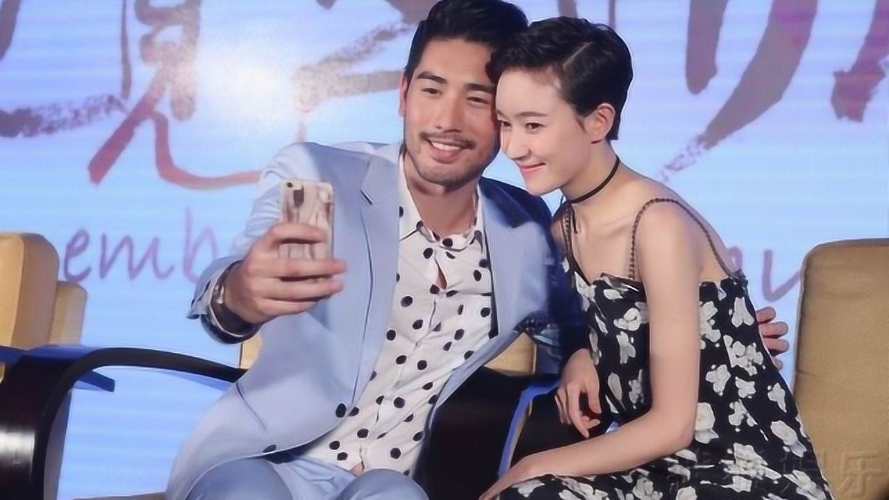 焦俊艳在社交平台晒出一张照片终于说出藏在心中多年的话难受