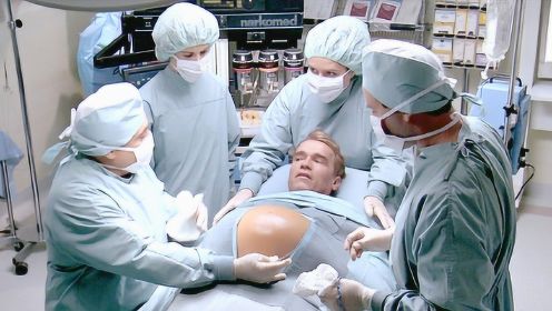 男人也能怀孕生子？这部电影脑洞真大，施瓦辛格怀孕的样子太逗了！