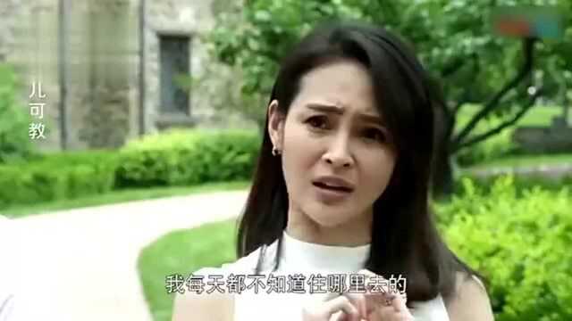 年轻的岳母陪女婿逛街,结果被同学误认为两口子,岳母的表情真逗