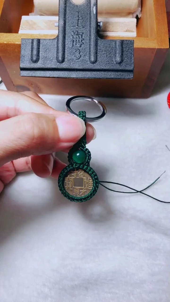 铜钱钥匙扣:非常简单的编绳手法,一起来学习吧