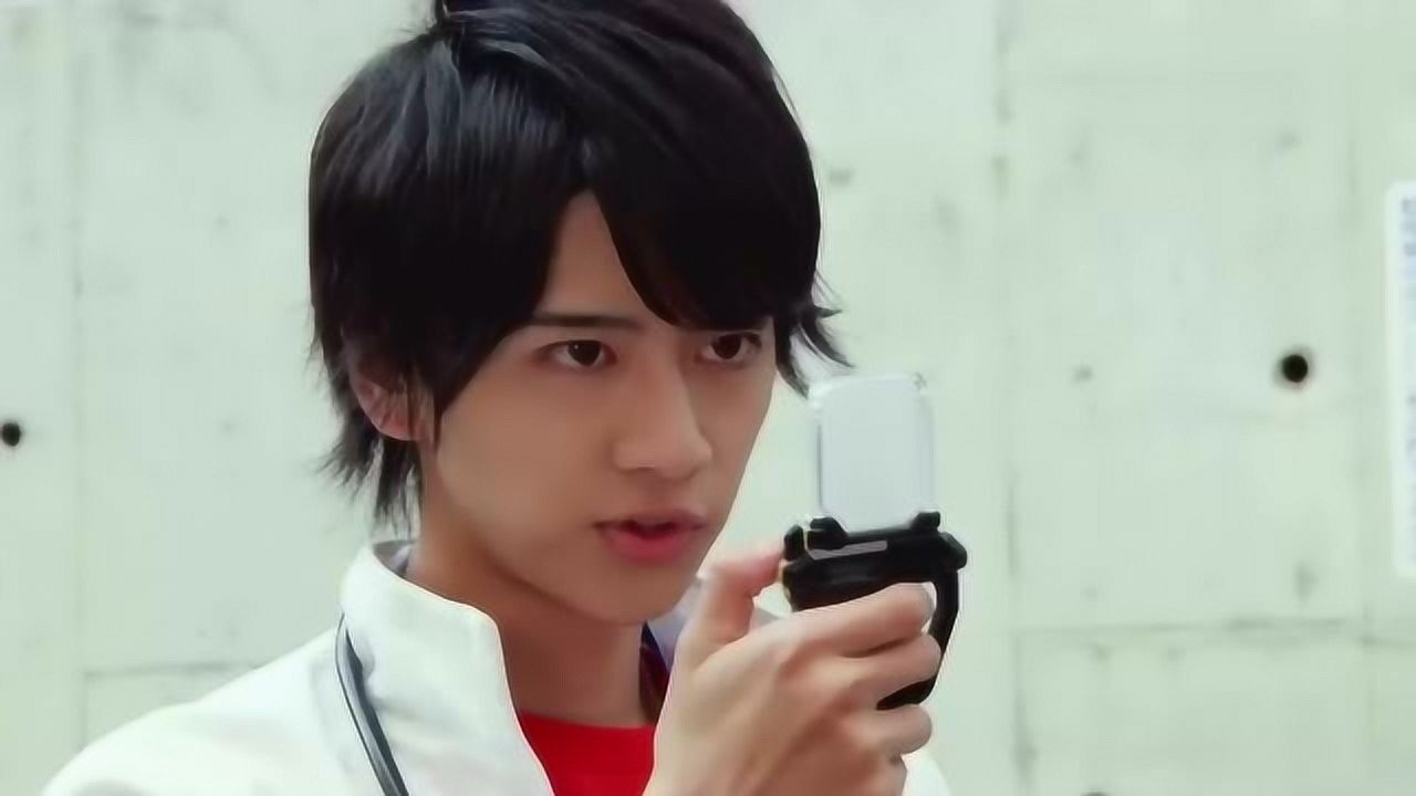 宝生永梦好惨变身失败被骑士猛虎攻击,又被王蛇打的满脸是血