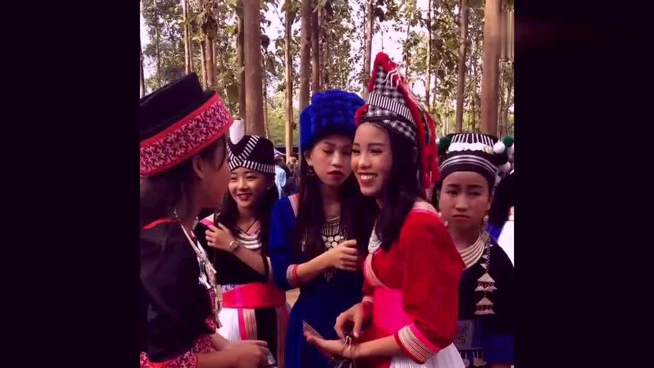 老挝的相亲大会好隆重这么多漂亮的姑娘不知道该选哪一个