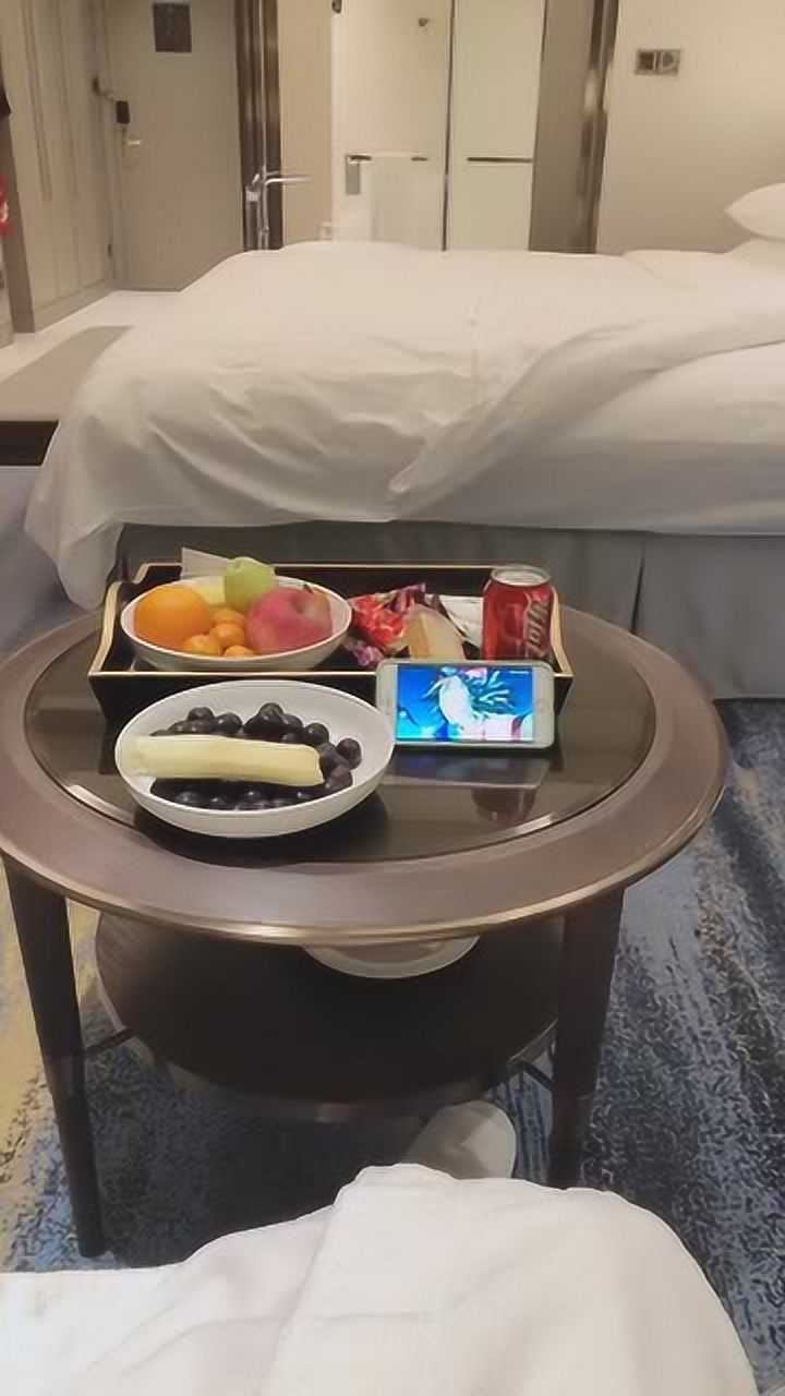 一个人住酒店看剧吃零食,简直是人间天堂