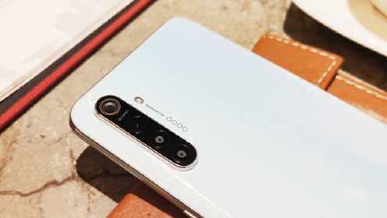 这才是"敢越级"的手机,骁龙730g 64mp四摄 nfc,仅1299