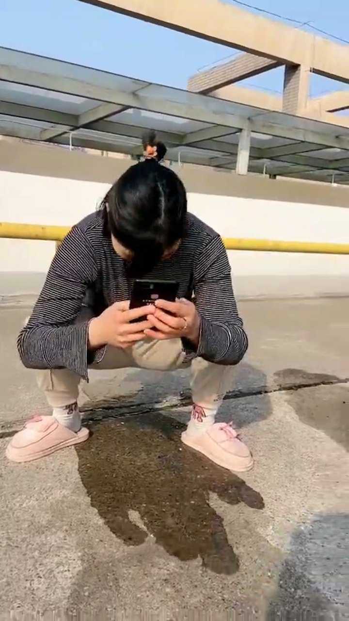 哎呀,我怎么尿尿尿地上了