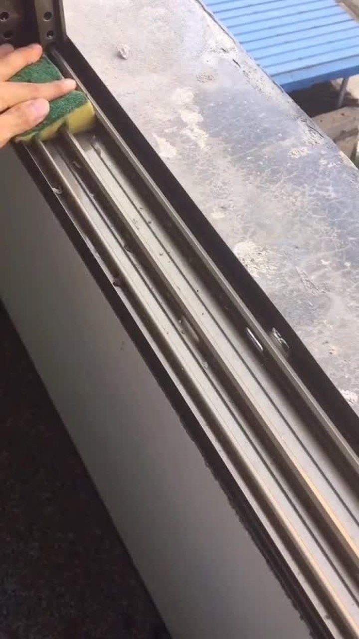 窗户缝隙怎么清理教你一招_腾讯视频