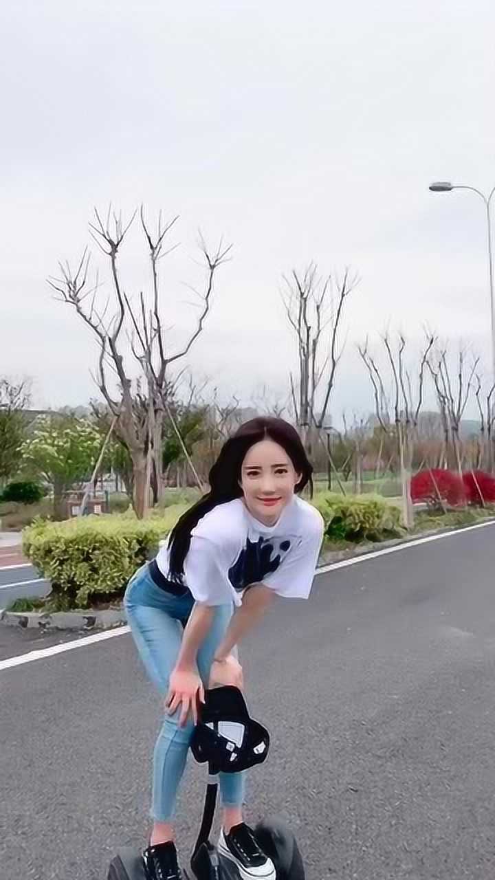 成都街拍瞬间每天练习深蹲最后才能坐到对的人