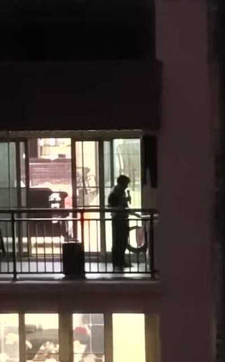 无意中拍到对面楼上这一幕,原谅我没忍住,果然都在家憋疯了!_高清1080P在线观看平台_腾讯视频
