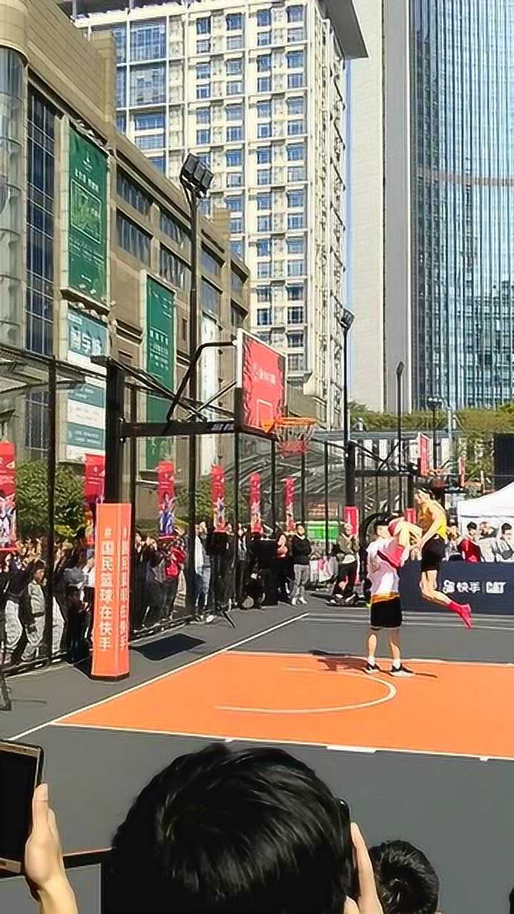 篮球:陈登星胯下扣篮