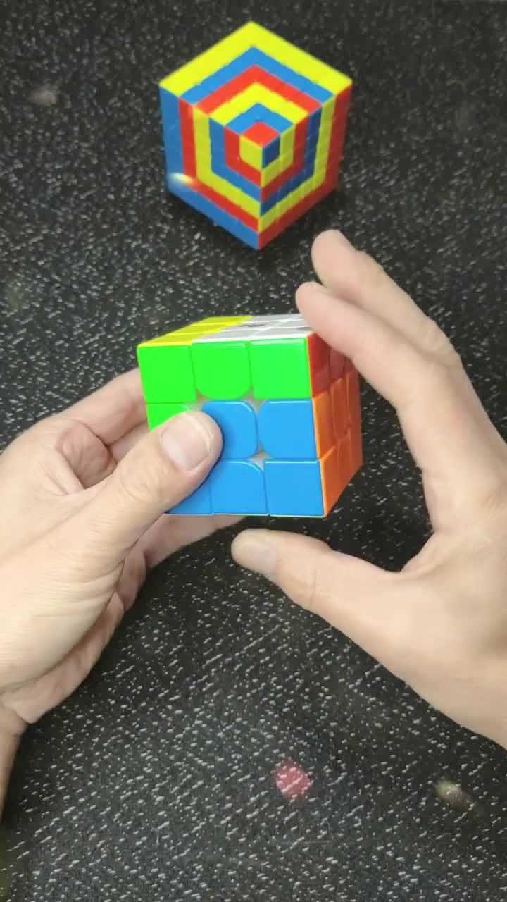 三阶魔方花式大中小魔方.