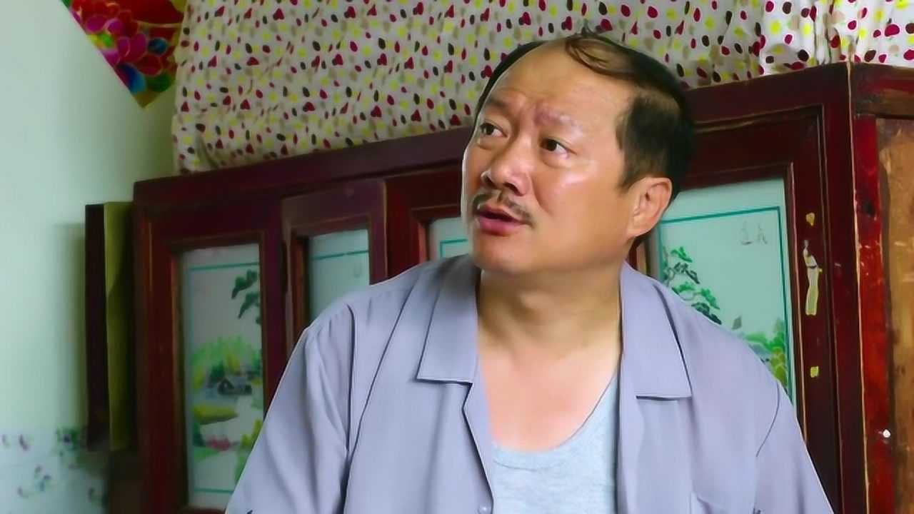 鄉村愛情劉能在家看著唐詩三百首學起了古詩詞真是搞笑