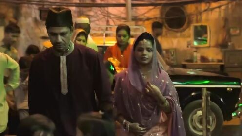 讽刺印度社会的电影又来了，贫民窟男人可以娶两个老婆，还没彩礼