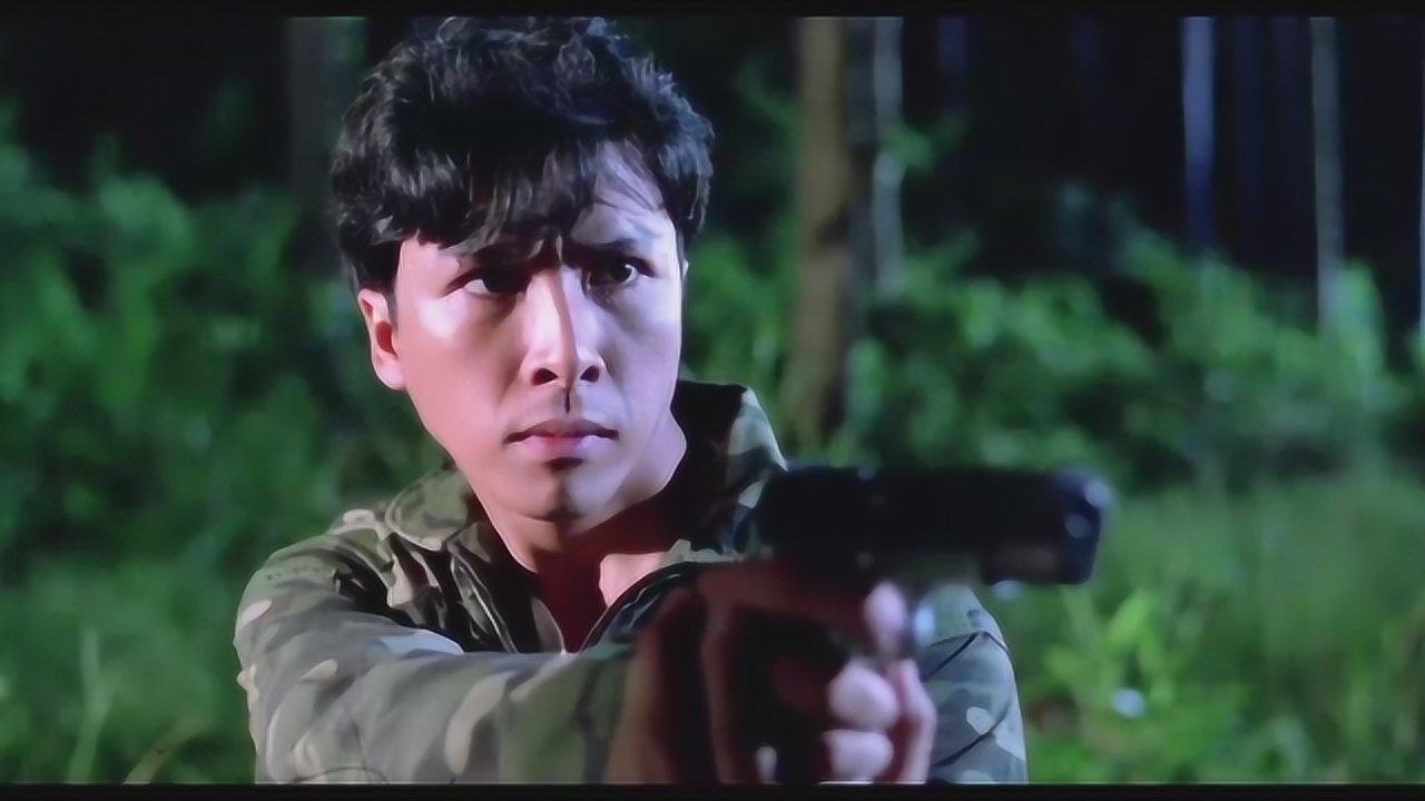 枪战动作猛片,杀手团的女奸细功夫高强,甄子丹不废话一枪爆头